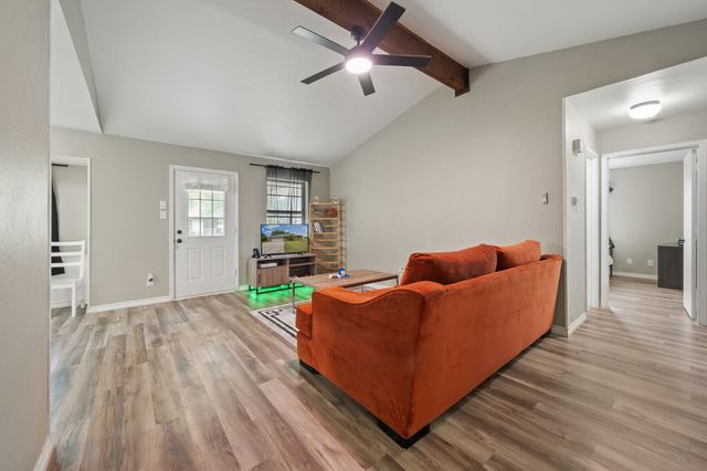 2 Finley Circle, Krum, TX 76249