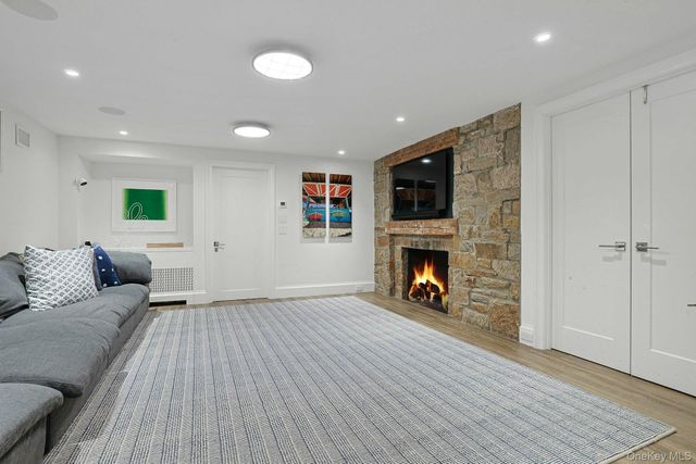 19 Overlook Road, Scarsdale, NY 10583