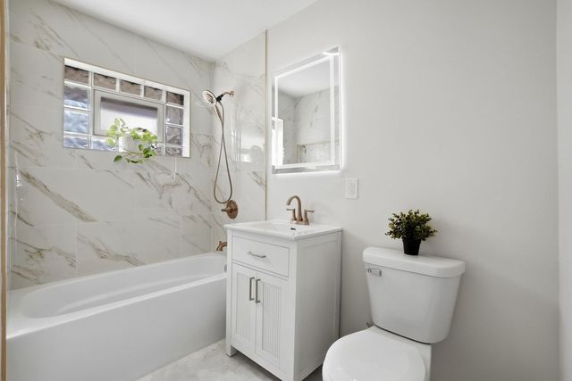 6051 S Normandy Avenue, Chicago, IL 60638