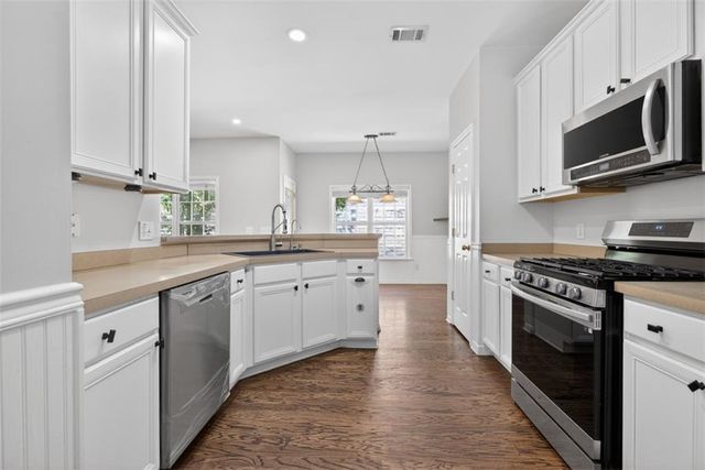 28 Stonehenge Court, Cumming, GA 30041