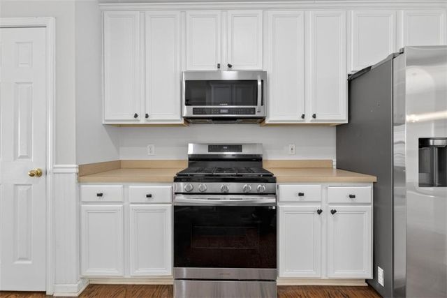 28 Stonehenge Court, Cumming, GA 30041