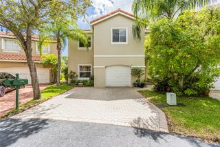1526 E Lake Ct, Hollywood, FL 33020