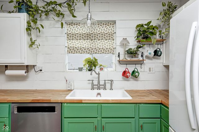 455 W Wiley Street, Greenwood, IN 46142