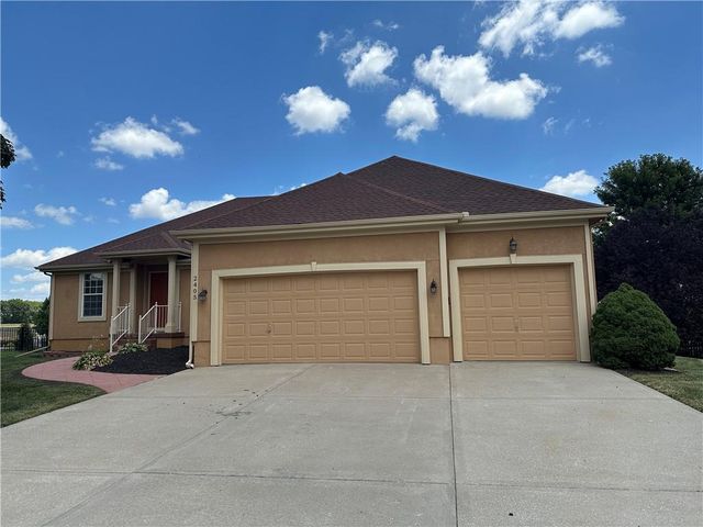 2405 SW Stone Bridge Circle, Lee's Summit, MO 64082