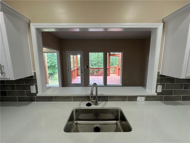 2405 SW Stone Bridge Circle, Lee's Summit, MO 64082