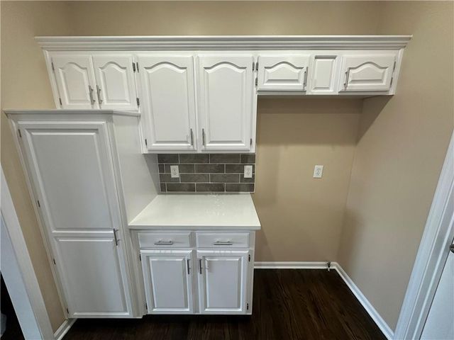 2405 SW Stone Bridge Circle, Lee's Summit, MO 64082