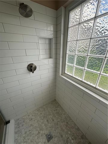 2405 SW Stone Bridge Circle, Lee's Summit, MO 64082