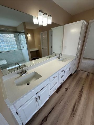 2405 SW Stone Bridge Circle, Lee's Summit, MO 64082