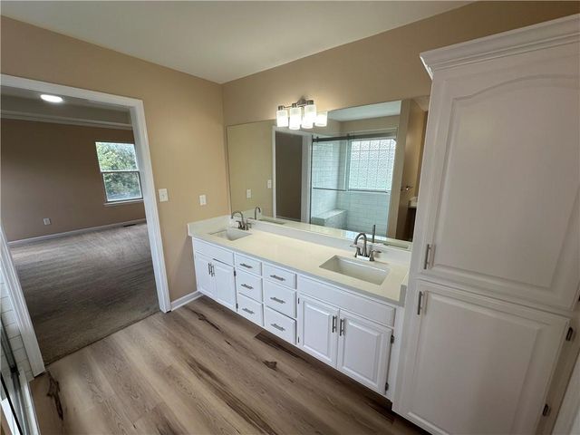 2405 SW Stone Bridge Circle, Lee's Summit, MO 64082
