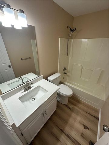 2405 SW Stone Bridge Circle, Lee's Summit, MO 64082