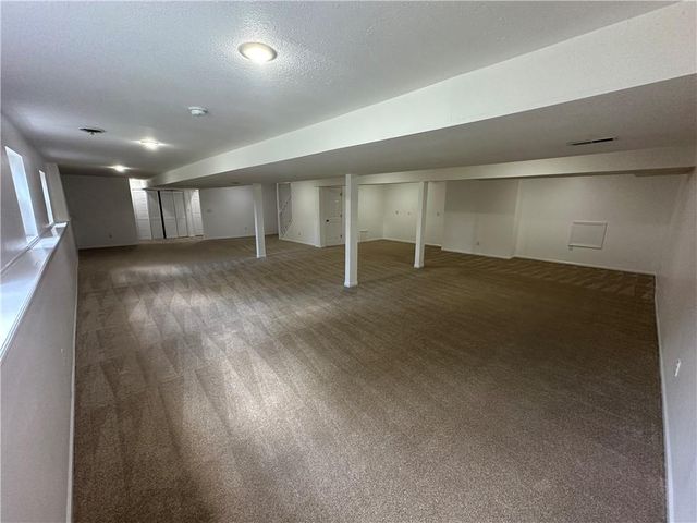 2405 SW Stone Bridge Circle, Lee's Summit, MO 64082