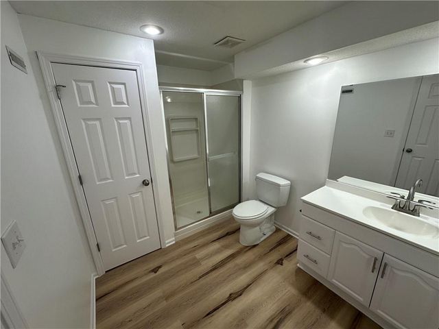 2405 SW Stone Bridge Circle, Lee's Summit, MO 64082