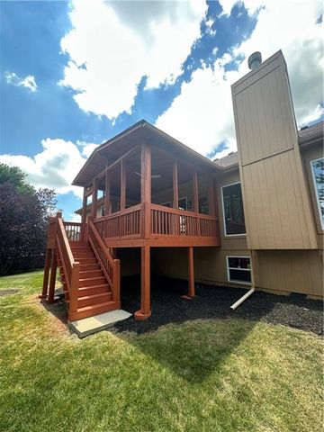 2405 SW Stone Bridge Circle, Lee's Summit, MO 64082