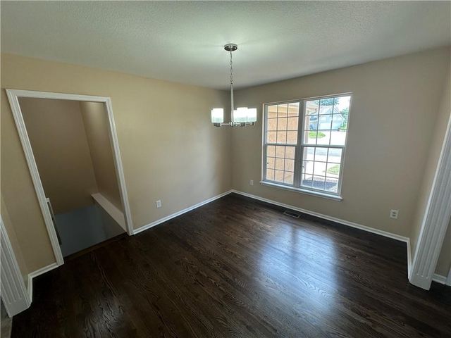 2405 SW Stone Bridge Circle, Lee's Summit, MO 64082