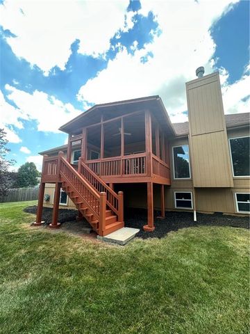 2405 SW Stone Bridge Circle, Lee's Summit, MO 64082