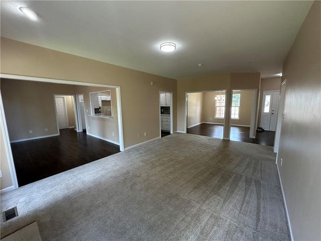 2405 SW Stone Bridge Circle, Lee's Summit, MO 64082