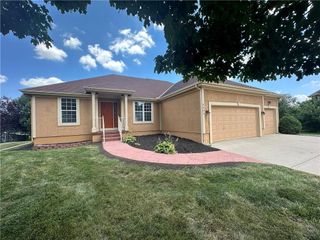2405 SW Stone Bridge Circle, Lee's Summit, MO 64082