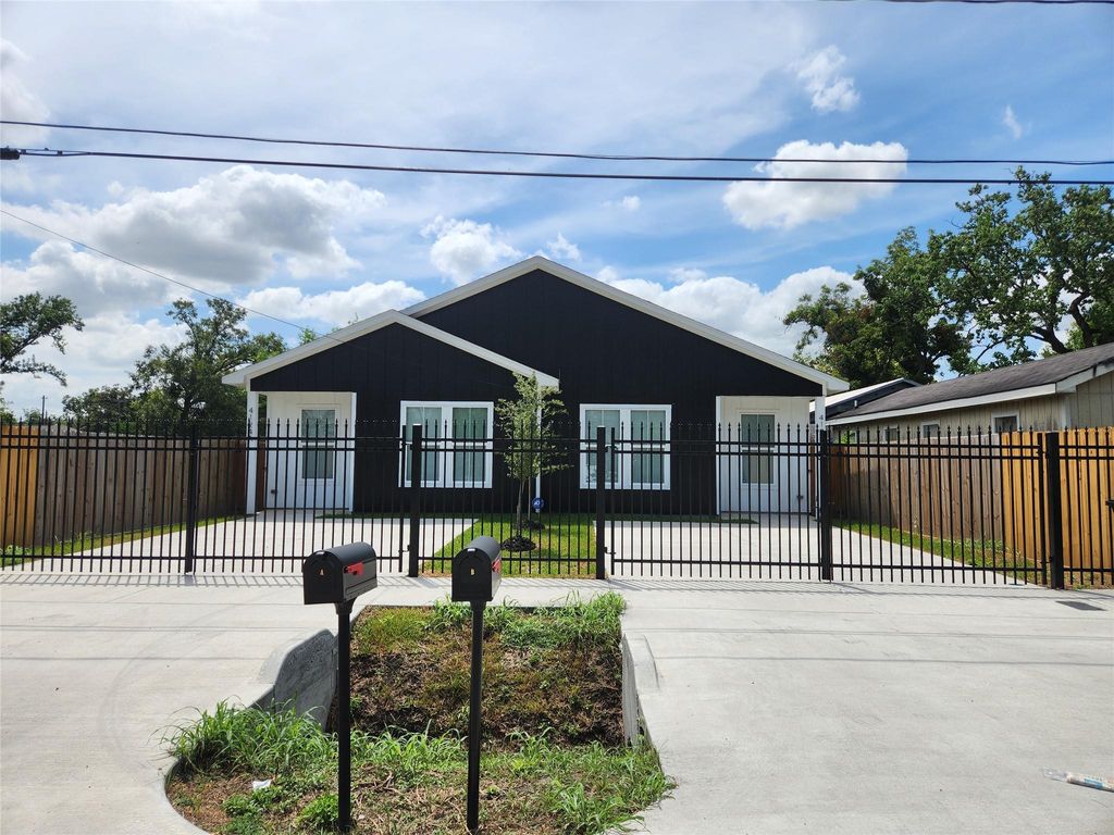 4124 Vaughn Street B, Houston, TX 77016