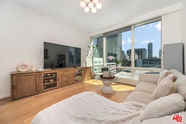 877 Francisco Street 707, Los Angeles, CA 90017