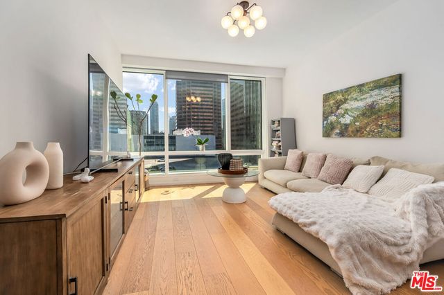 877 Francisco Street 707, Los Angeles, CA 90017