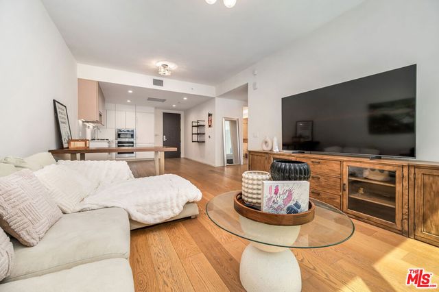 877 Francisco Street 707, Los Angeles, CA 90017