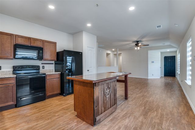 3504 Robin Road, Ennis, TX 75119