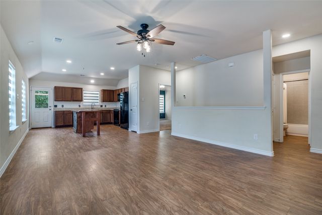 3504 Robin Road, Ennis, TX 75119