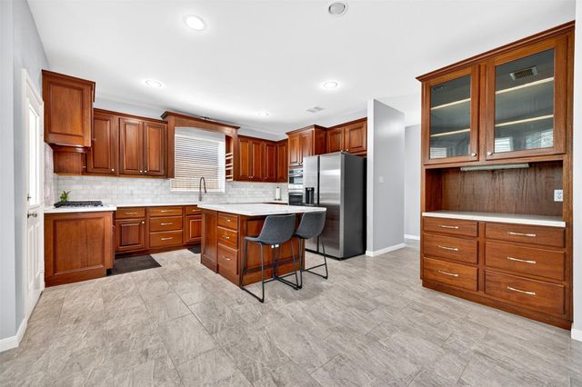 5718 Henniker Drive, Houston, TX 77041