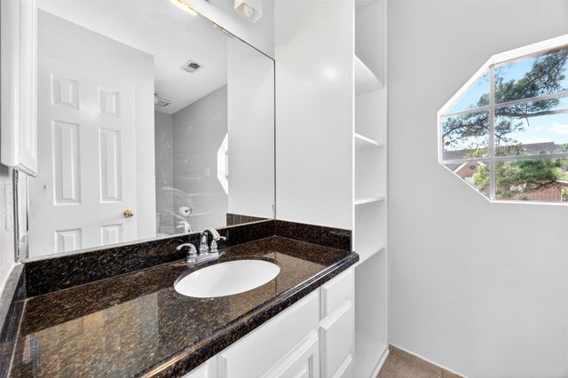 5718 Henniker Drive, Houston, TX 77041