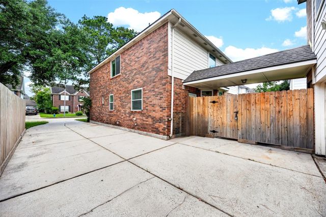 5718 Henniker Drive, Houston, TX 77041