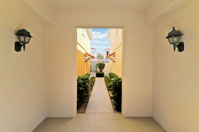 77 Laurel Oaks Circle, Tequesta, FL 33469