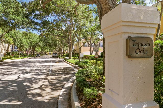 77 Laurel Oaks Circle, Tequesta, FL 33469