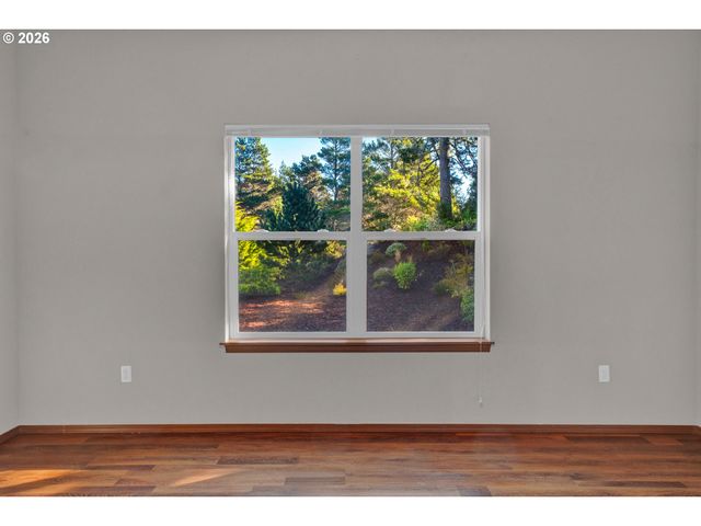 5030 HECETA PARK Way, Florence, OR 97439