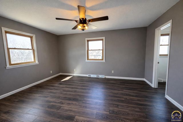 4330 SE 25th ST, Topeka, KS 66605