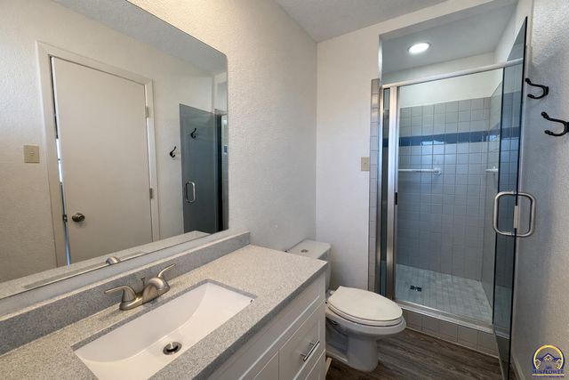 4330 SE 25th ST, Topeka, KS 66605