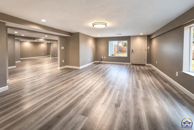 4330 SE 25th ST, Topeka, KS 66605