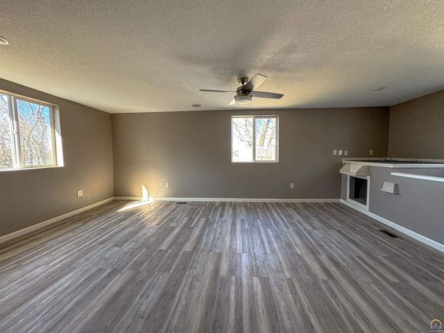 4330 SE 25th ST, Topeka, KS 66605