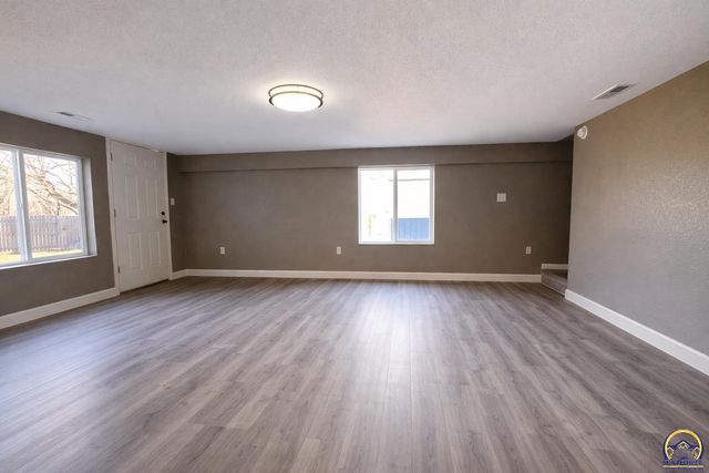 4330 SE 25th ST, Topeka, KS 66605