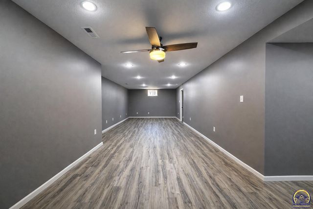 4330 SE 25th ST, Topeka, KS 66605