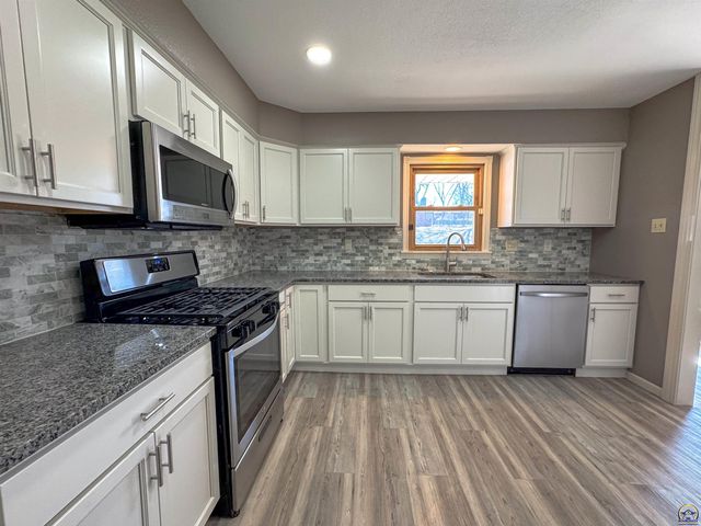 4330 SE 25th ST, Topeka, KS 66605