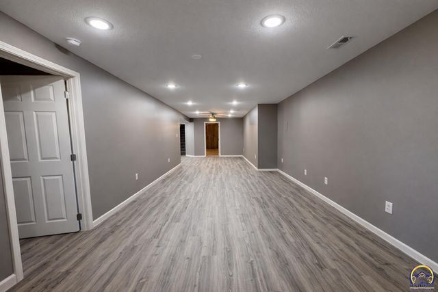 4330 SE 25th ST, Topeka, KS 66605