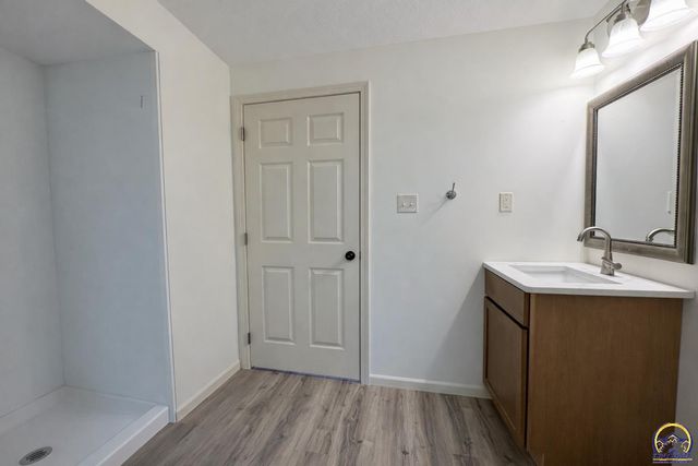 4330 SE 25th ST, Topeka, KS 66605