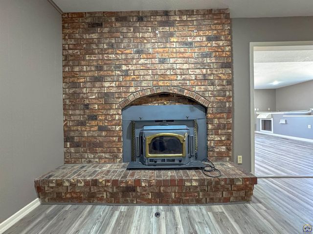 4330 SE 25th ST, Topeka, KS 66605