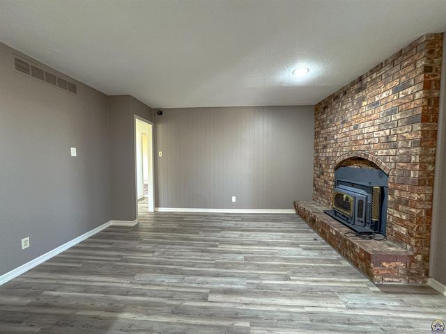 4330 SE 25th ST, Topeka, KS 66605