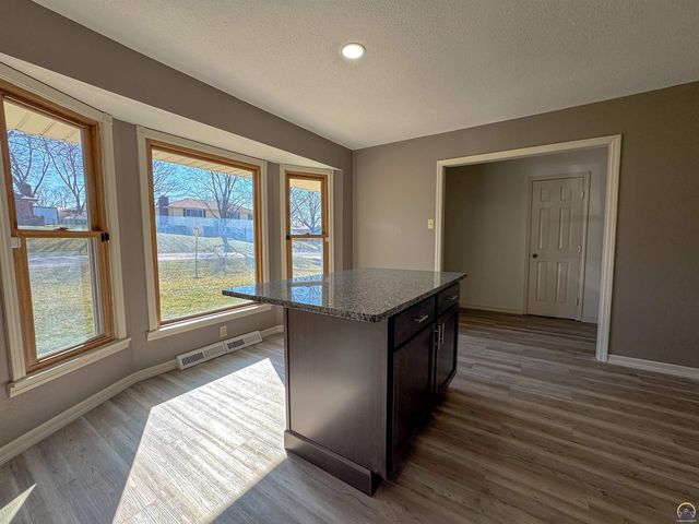 4330 SE 25th ST, Topeka, KS 66605