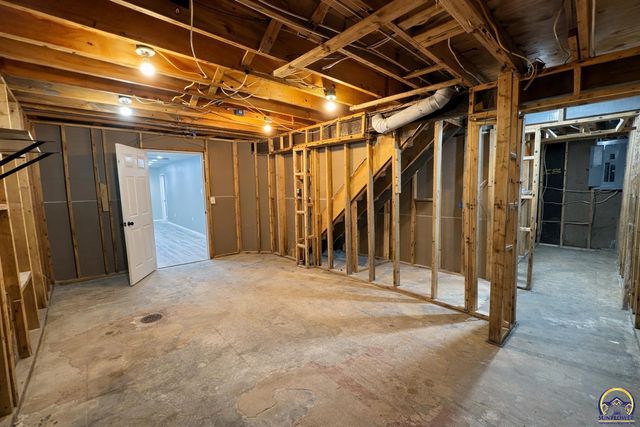 4330 SE 25th ST, Topeka, KS 66605