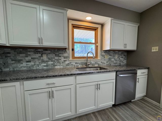 4330 SE 25th ST, Topeka, KS 66605