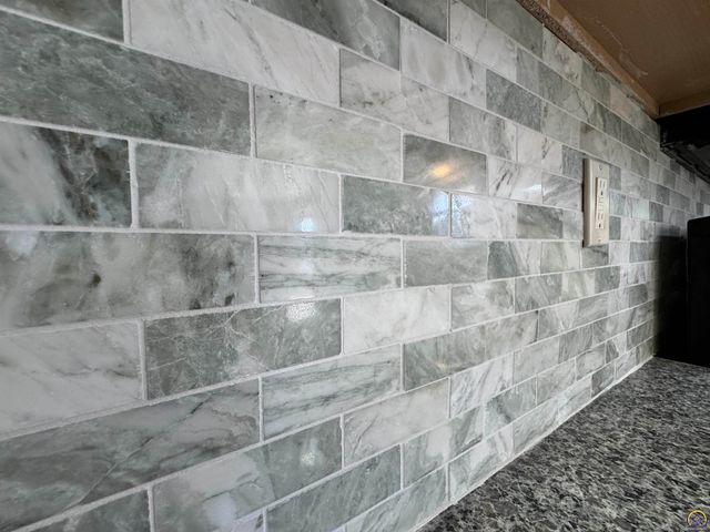 4330 SE 25th ST, Topeka, KS 66605