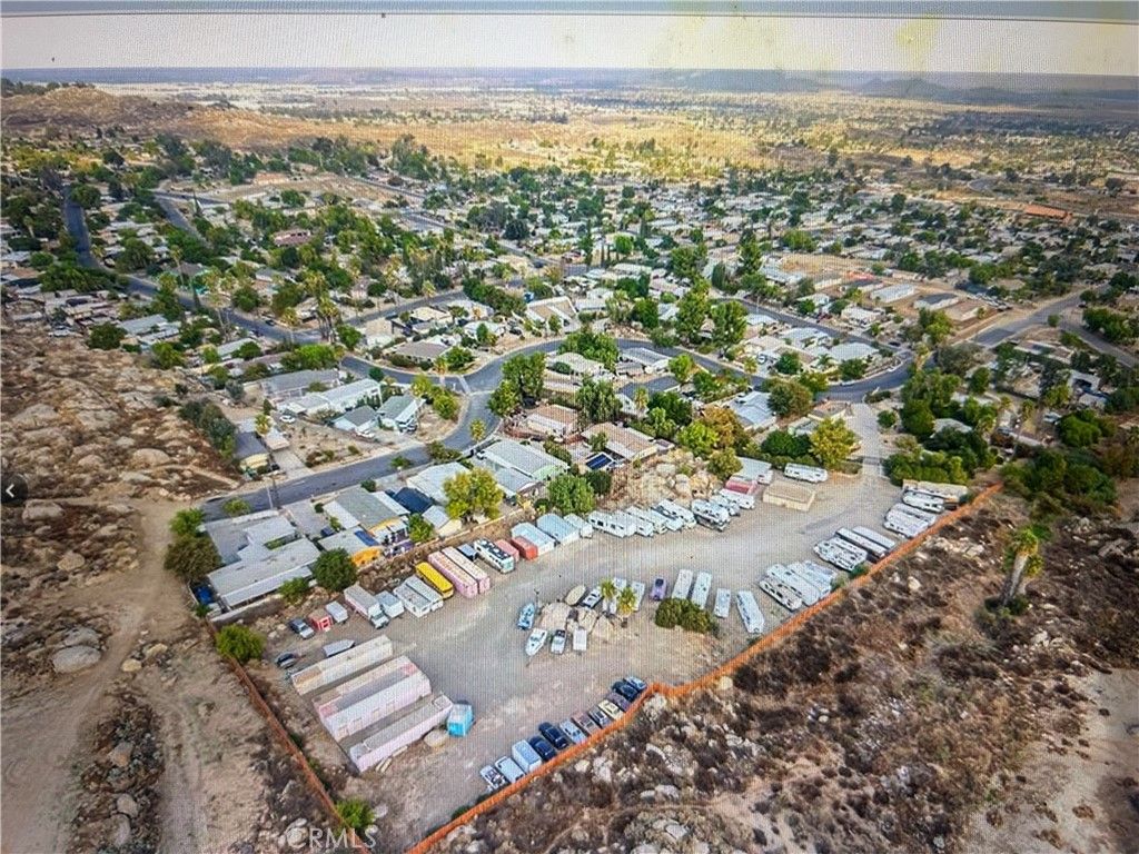 1051 W 7th, Perris, CA 92570 — exterior