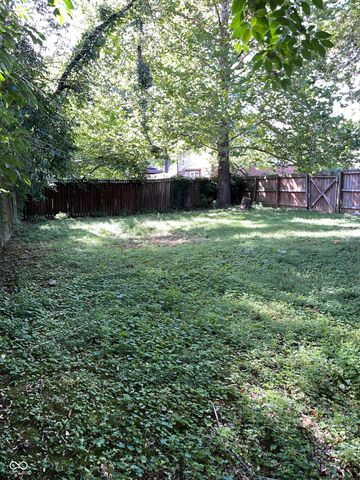 945 Unit B Fox Hill Drive, Indianapolis, IN 46228